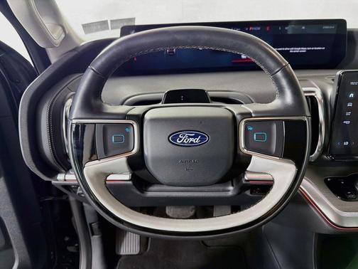 Agate Black 2025 Ford Expedition Platinum