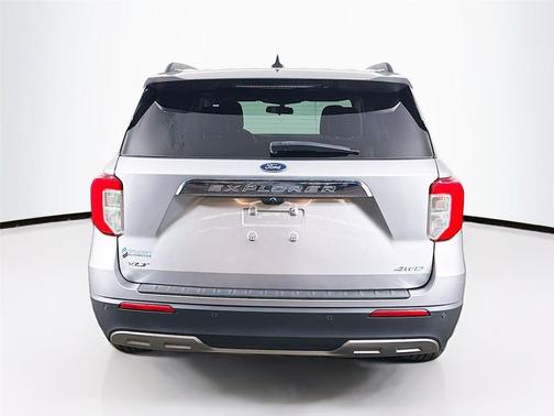 Iconic Silver Metallic 2021 Ford Explorer XLT