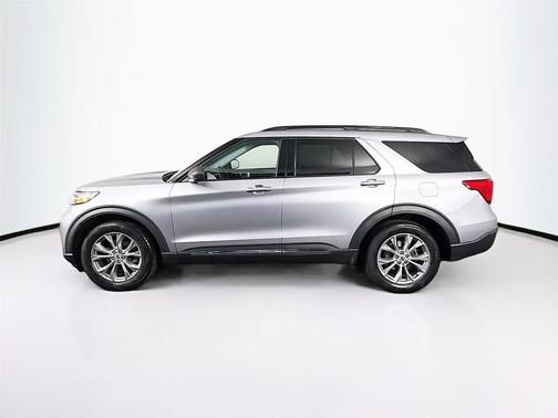 Iconic Silver Metallic 2021 Ford Explorer XLT