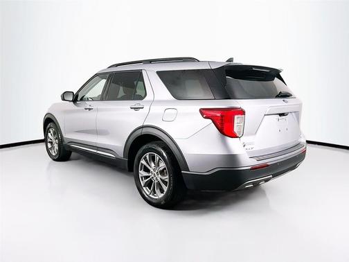 Iconic Silver Metallic 2021 Ford Explorer XLT