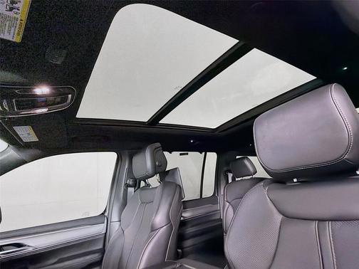 Bright White Clearcoat 2024 Jeep Wagoneer Series II Carbide 4x4