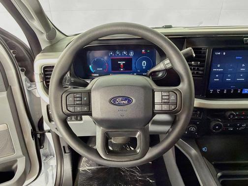 Oxford White 2027 Ford F-250 XLT