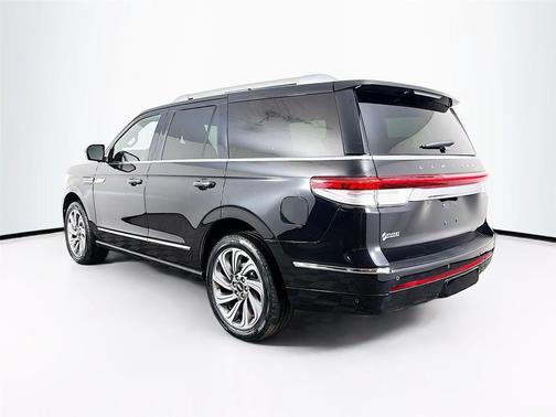 Infinite Black Metallic Clearcoat 2024 Lincoln Navigator Reserve