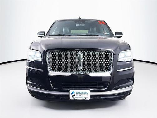Infinite Black Metallic Clearcoat 2024 Lincoln Navigator Reserve