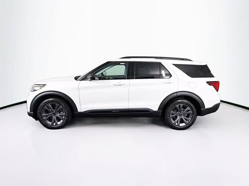 Star White Metallic Tri-Coat 2026 Ford Explorer Active