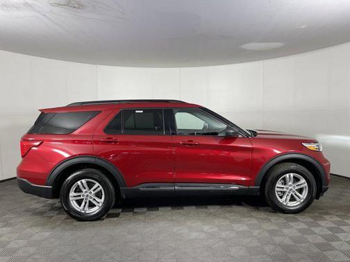 Rapid Red Metallic Tinted Clearcoat 2023 Ford Explorer XLT