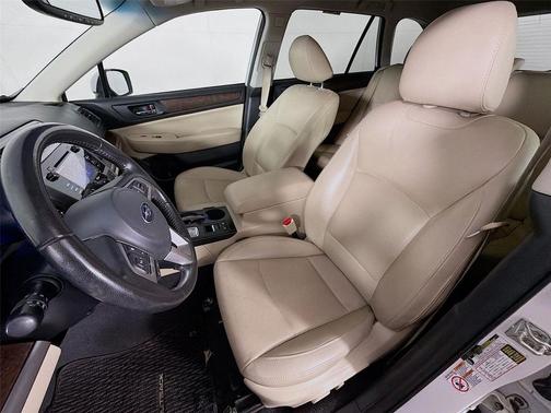 Crystal White Pearl 2017 Subaru Outback 3.6R Limited