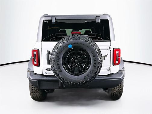 Oxford White 2026 Ford Bronco Badlands