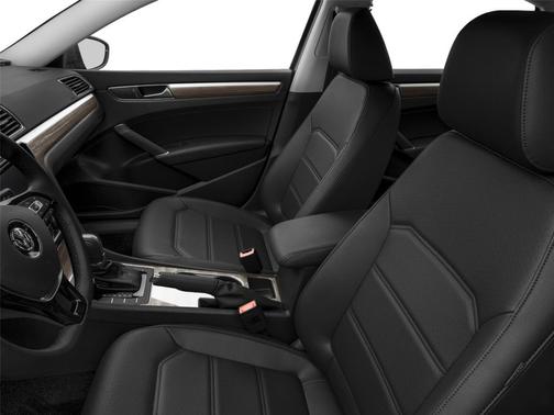 Reflex Silver Metallic 2017 Volkswagen Passat 1.8T SE w/Technology