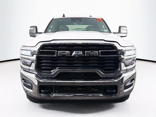 Bright White Clearcoat 2026 RAM 2500 Big Horn Crew Cab 4x4 6'4' Box