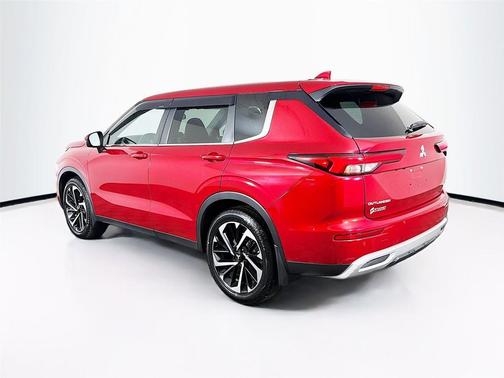 Red Diamond 2024 Mitsubishi Outlander SE 2.5 S-AWC
