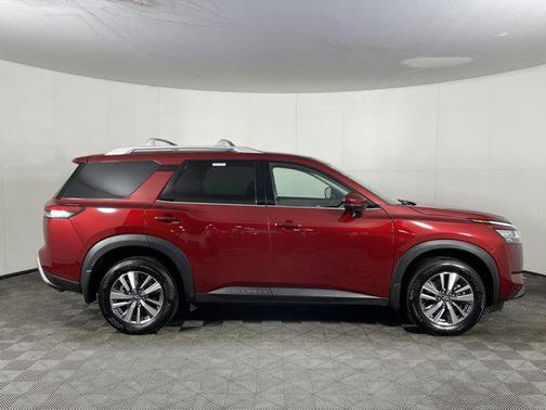 2024 Nissan Pathfinder SL 4WD
