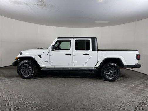 2024 Jeep Gladiator Sport S