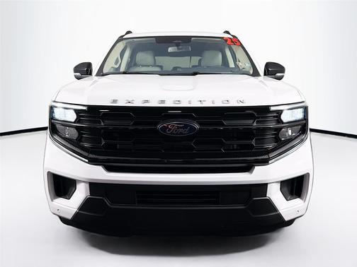 Oxford White 2025 Ford Expedition Active