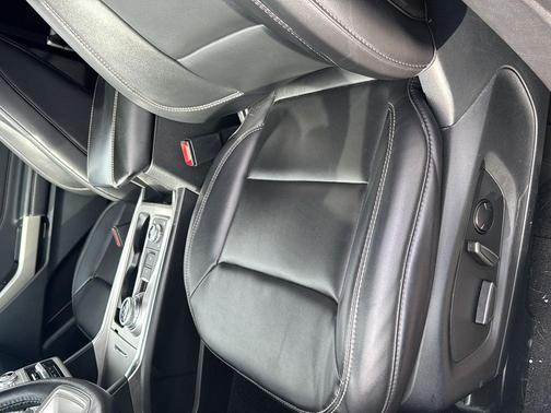Carbonized Gray Metallic 2023 Ford Explorer XLT