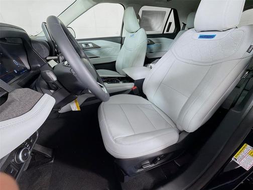 Agate Black Metallic 2026 Ford Explorer Platinum