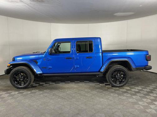 2024 Jeep Gladiator Nighthawk