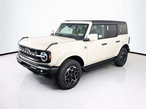 Desert Sand 2026 Ford Bronco Outer Banks