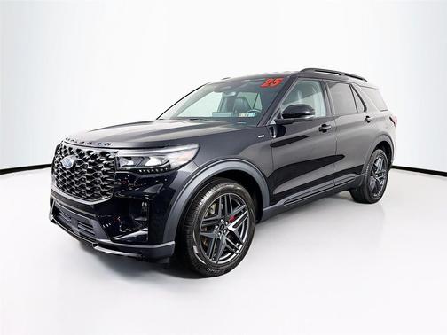 Agate Black 2025 Ford Explorer ST-Line