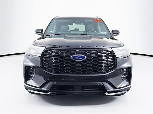 Agate Black 2025 Ford Explorer ST-Line