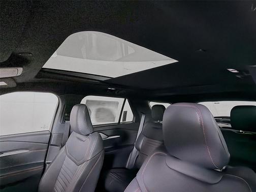 Star White Metallic Tri-Coat 2026 Ford Explorer ST-Line
