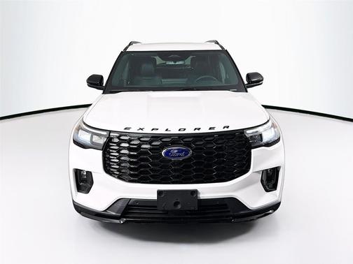 Star White Metallic Tri-Coat 2026 Ford Explorer ST-Line