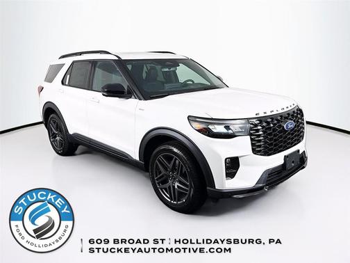 Star White Metallic Tri-Coat 2026 Ford Explorer ST-Line