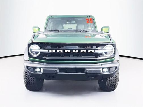 Eruption Green Metallic 2025 Ford Bronco Outer Banks