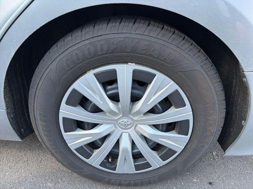 2019 Toyota Camry Hybrid LE