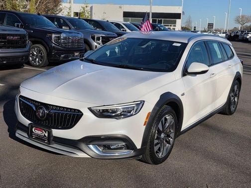 2018 Buick Regal TourX Essence