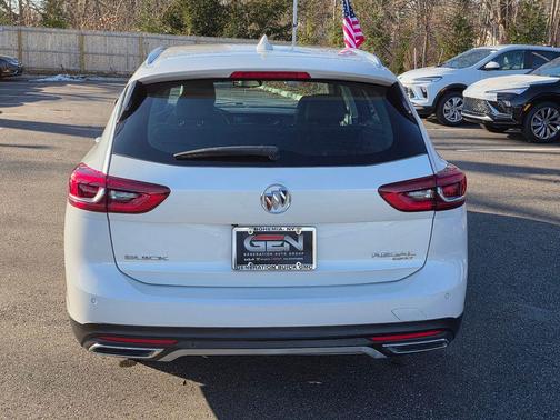 2018 Buick Regal TourX Essence