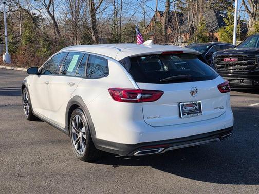 2018 Buick Regal TourX Essence