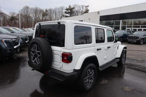 2024 Jeep Wrangler 4-Door Sahara 4x4