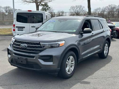 CARBONIZED GRAY METALLIC 2022 Ford Explorer XLT