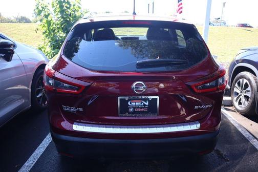 2022 Nissan Rogue Sport SV