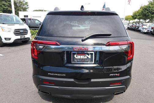 2023 GMC Acadia AWD AT4