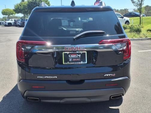 2023 GMC Acadia AWD AT4