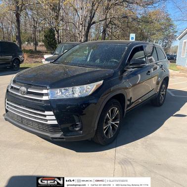 Midnight Black Metallic 2018 Toyota Highlander LE I4