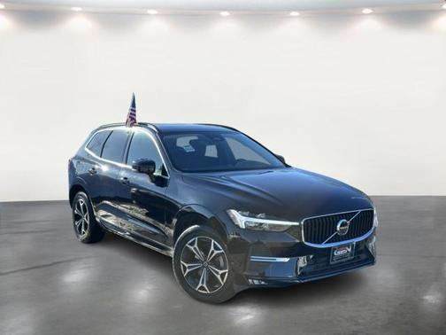 2022 Volvo XC60 B5 Momentum