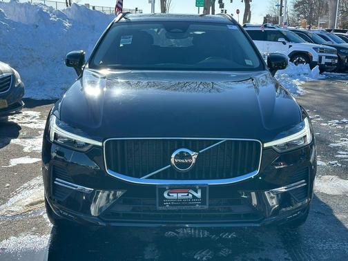 2022 Volvo XC60 B5 Momentum