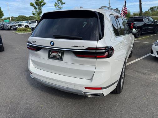 Mineral White Metallic 2024 BMW X7 xDrive40i