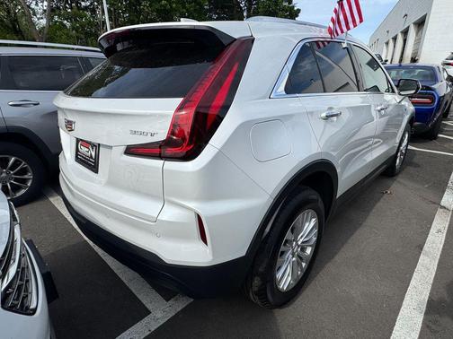 Crystal White Tricoat 2024 Cadillac XT4 Luxury