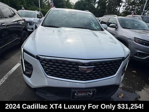 Crystal White Tricoat 2024 Cadillac XT4 Luxury