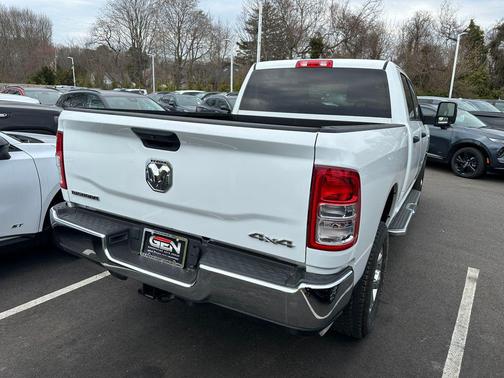 Bright White Clearcoat 2024 RAM 2500 Big Horn Crew Cab 4x4 6'4' Box