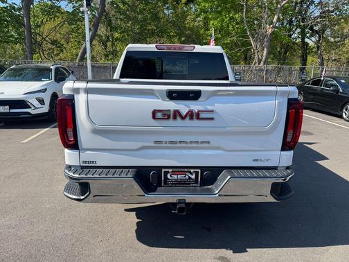 White Frost Tricoat 2023 GMC Sierra 1500 SLT