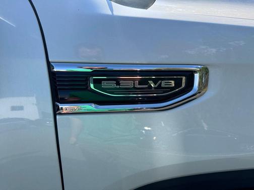 White Frost Tricoat 2023 GMC Sierra 1500 SLT
