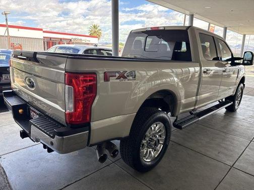 White 2018 Ford F-250 Lariat
