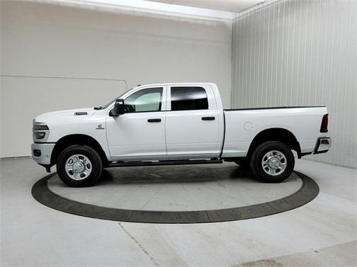2025 RAM 2500 Tradesman Crew Cab 4x4 6'4' Box