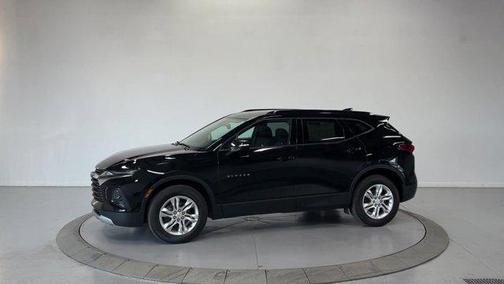 Photo 4 of 30 of 2020 Chevrolet Blazer 2LT