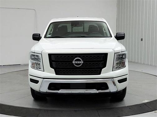 2023 Nissan Titan SV